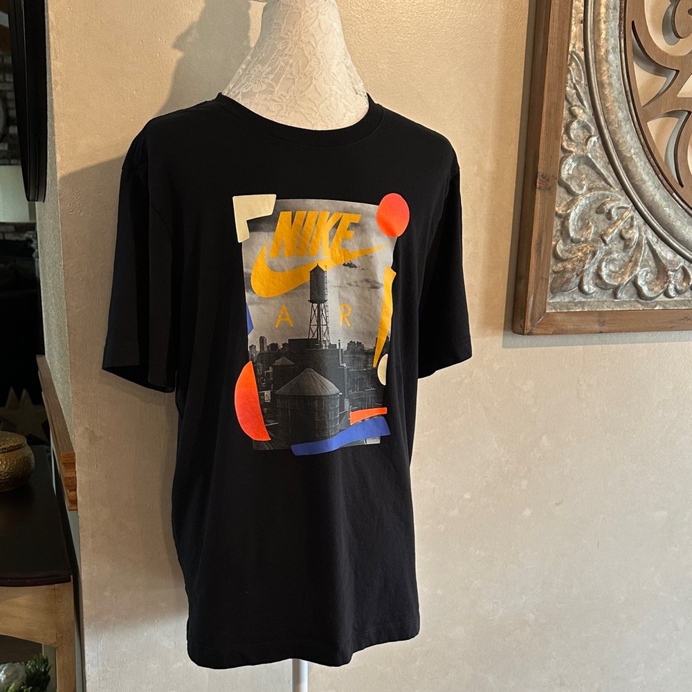 Nike Black Short Sleeve Graphic T-Shirt size Large  Logo and Multicolor Accents